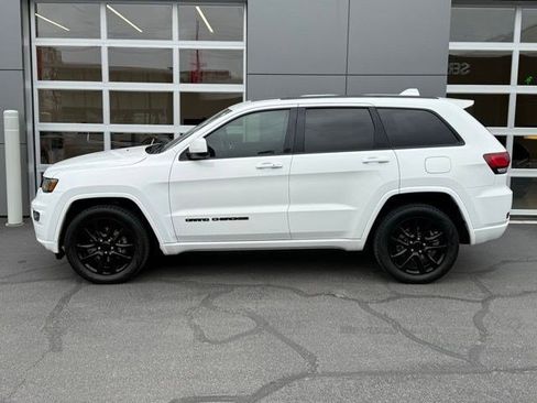 Used 2019 Jeep Grand Cherokee Altitude image 5