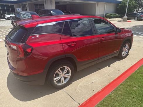 Used 2024 GMC Terrain SLE FWD image 4