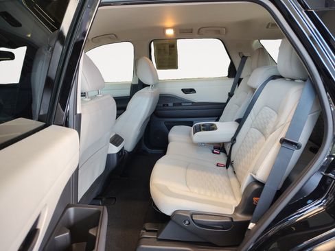 Used 2024 Nissan Pathfinder SV FWD image 25