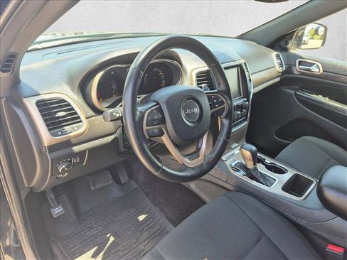 Used 2017 Jeep Grand Cherokee Laredo w/ Quick Order Package 23E AWD/4WD image 10
