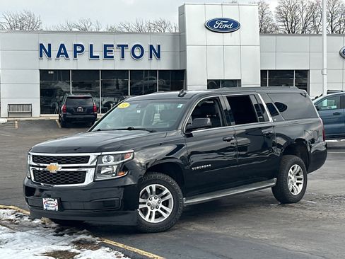 Used 2015 Chevrolet Suburban LT image 2