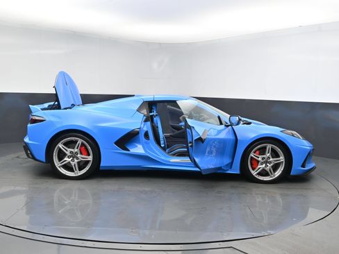 Used 2022 Chevrolet Corvette Stingray Premium Conv w/ Z51 Performance Package RWD image 31