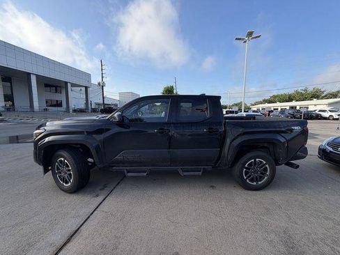 Used 2025 Toyota Tacoma TRD Sport RWD image 8