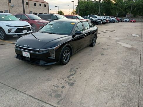 Used 2025 Kia K4 LXS image 1