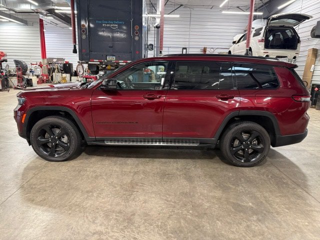 Used 2024 Jeep Grand Cherokee L Altitude AWD/4WD image 37