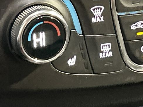 Used 2021 Chevrolet Traverse LT image 21