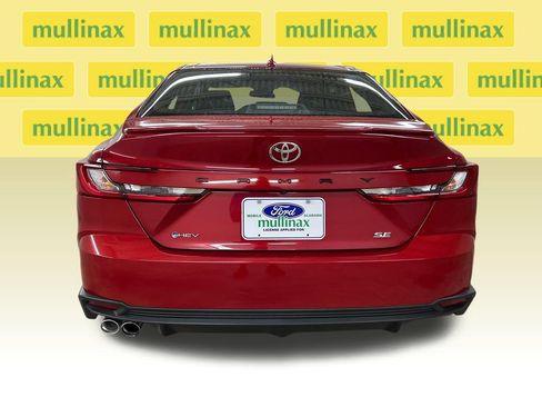 Used 2025 Toyota Camry SE FWD image 9