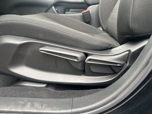 Used 2023 Honda HR-V LX image 13