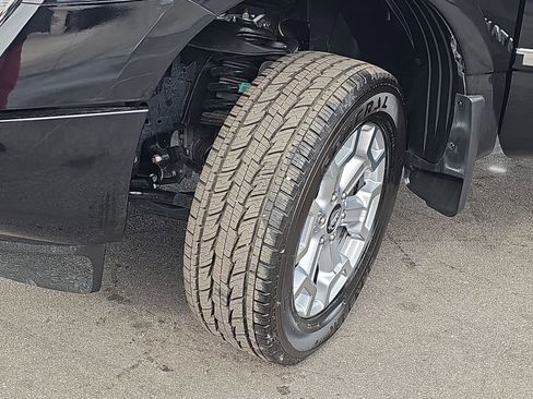 Used 2024 Nissan Titan SV w/ SV Convenience Package image 34