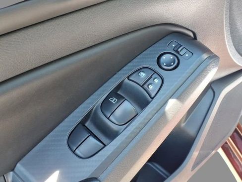 Used 2024 Nissan Altima 2.5 SV FWD image 17