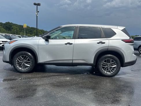 Used 2024 Nissan Rogue S AWD/4WD image 2
