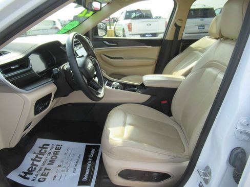 Used 2022 Jeep Grand Cherokee L Limited AWD/4WD image 13