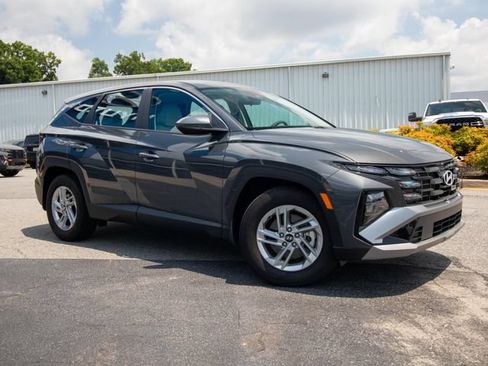 Certified 2026 Hyundai Tucson SE FWD image 2