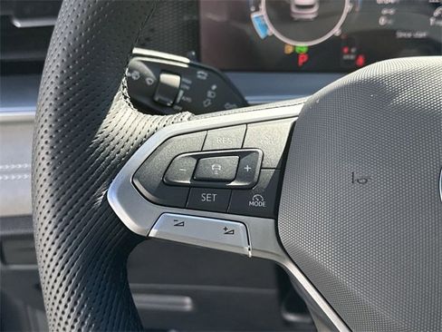 New 2026 Volkswagen Tiguan SE R-Line image 18