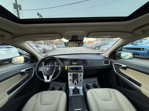 Used 2017 Volvo S60 T5 Dynamic image 9