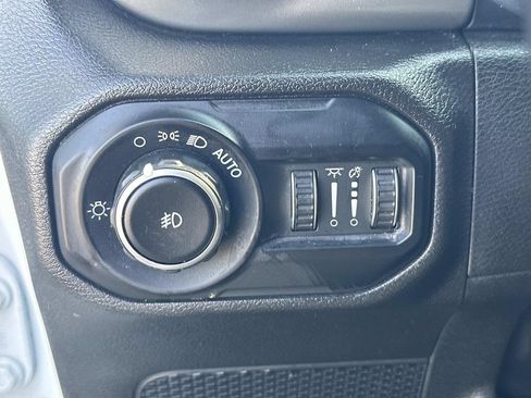 Used 2022 Jeep Wrangler Unlimited Sahara w/ Cold Weather Group AWD/4WD image 30