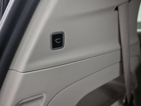 Used 2024 Chrysler Voyager LX FWD image 15