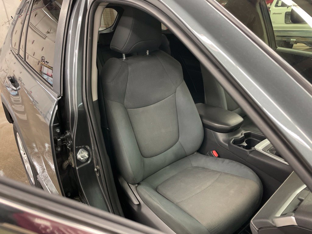 Used 2019 Toyota RAV4 LE w/ All Weather Liner Package AWD/4WD image 28
