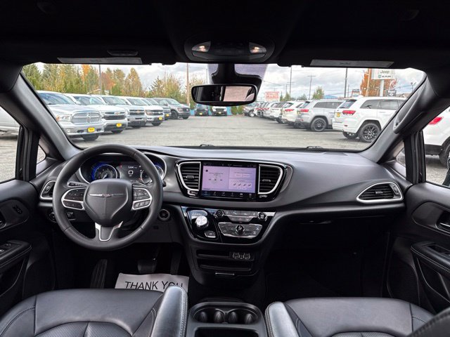 Used 2025 Chrysler Pacifica Select FWD image 19