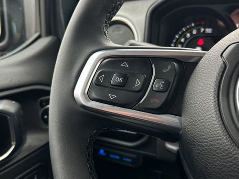 Used 2025 Jeep Wrangler Unlimited Sahara image 34