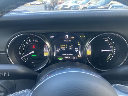 Used 2021 Jeep Wrangler Unlimited Sahara w/ Cold Weather Group AWD/4WD image 20