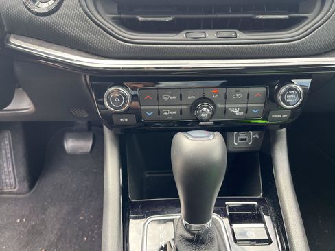 Used 2026 Jeep Compass Limited w/ Sun, Sound & Navigation Group AWD/4WD image 15