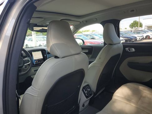 Used 2025 Volvo XC40 B5 Plus AWD/4WD image 18