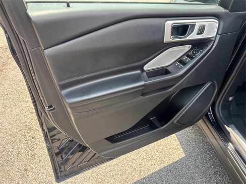Used 2020 Ford Explorer Platinum w/ Premium Technology Package image 10