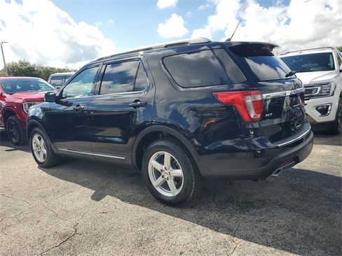 Used 2018 Ford Explorer XLT w/ Equipment Group 202A image 4