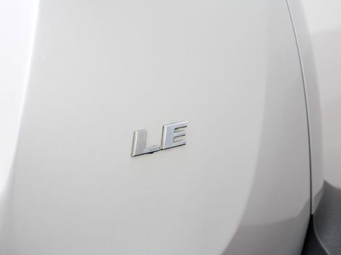 Used 2013 Toyota RAV4 LE AWD/4WD image 12