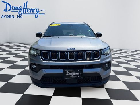 Used 2024 Jeep Compass Latitude w/ Altitude Special Edition AWD/4WD image 8
