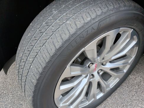 Used 2021 GMC Yukon Denali w/ Denali Premium Package image 15