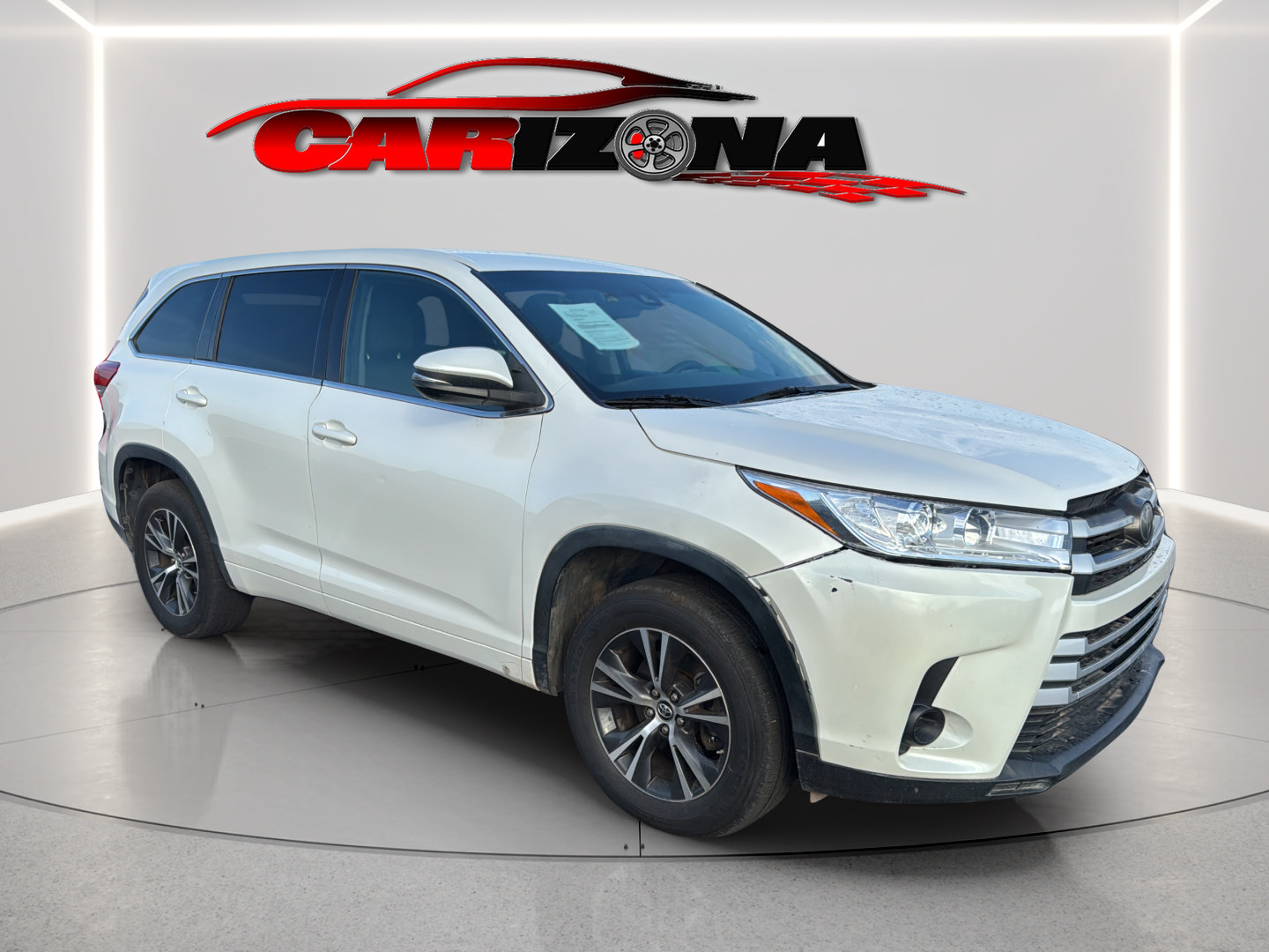 Used 2017 Toyota Highlander LE FWD image 1