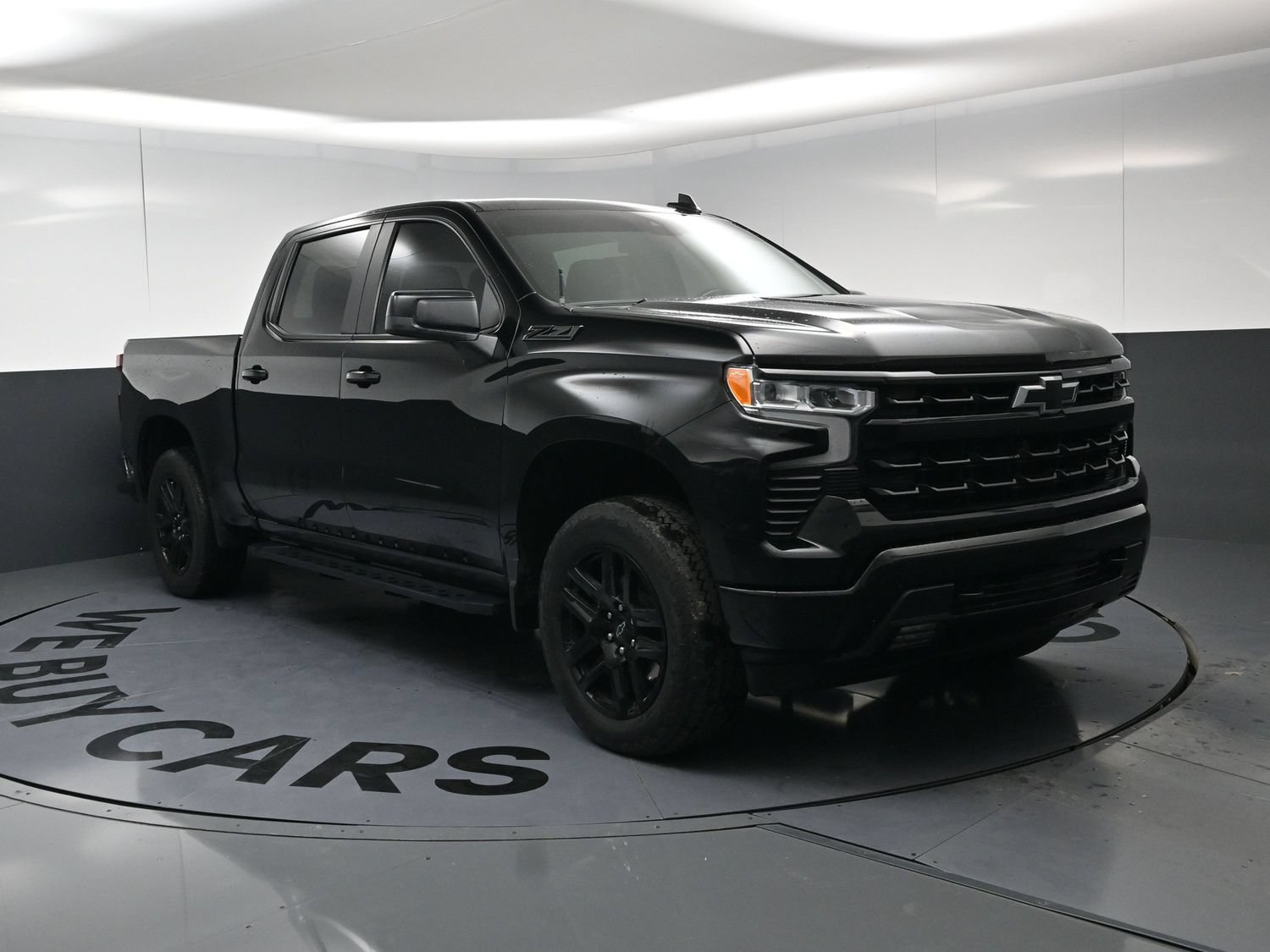 Used 2023 Chevrolet Silverado 1500 RST w/ Z71 Off-Road Package AWD/4WD image 2