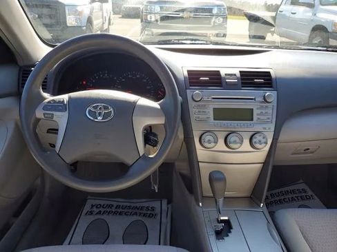 Used 2011 Toyota Camry XLE image 12