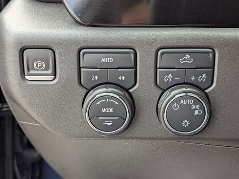 Used 2023 Chevrolet Silverado 1500 LT AWD/4WD image 11