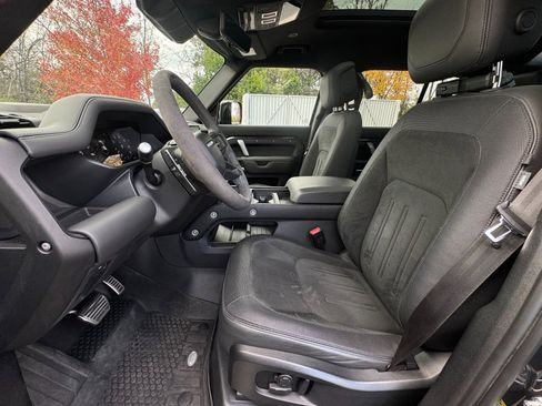 Used 2023 Land Rover Defender 110 image 9