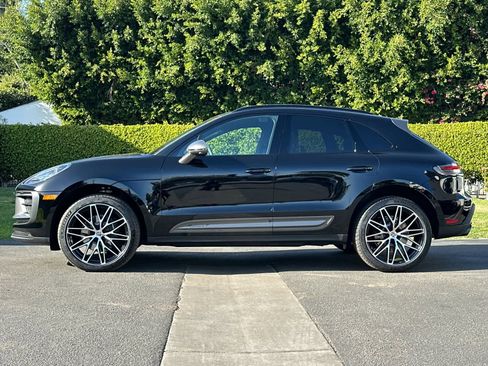 Used 2026 Porsche Macan image 2