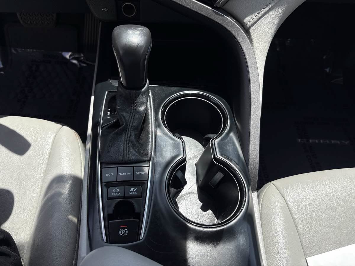 Used 2020 Toyota Camry SE w/ Carpet Mat Package FWD image 26