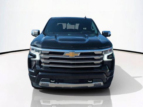 Used 2022 Chevrolet Silverado 1500 High Country w/ High Country Premium Package AWD/4WD image 3