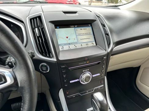 Used 2018 Ford Edge Titanium w/ Technology Package image 9