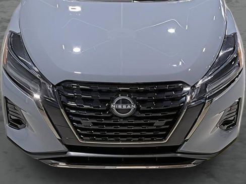 Used 2024 Nissan Kicks SR w/ SR Premium Package FWD image 16