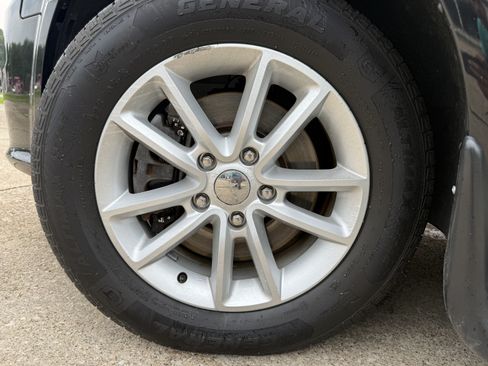 Used 2019 Dodge Grand Caravan SXT FWD image 35