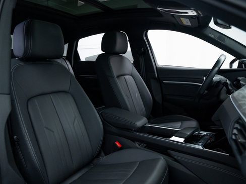 Used 2024 Audi Q8 e-tron Premium Plus image 25