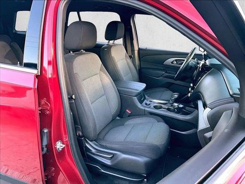 Used 2023 Chevrolet Traverse LT FWD image 9