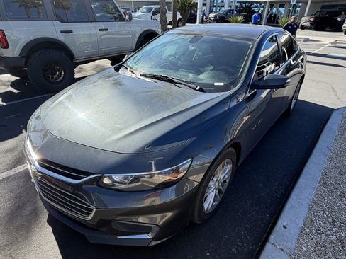 Used 2018 Chevrolet Malibu LT image 1