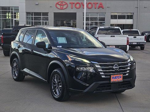 Used 2024 Nissan Rogue S FWD image 1