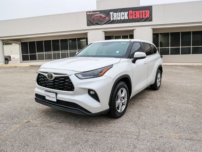 Used 2024 Toyota Highlander LE