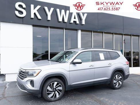 Used 2025 Volkswagen Atlas SE FWD image 1
