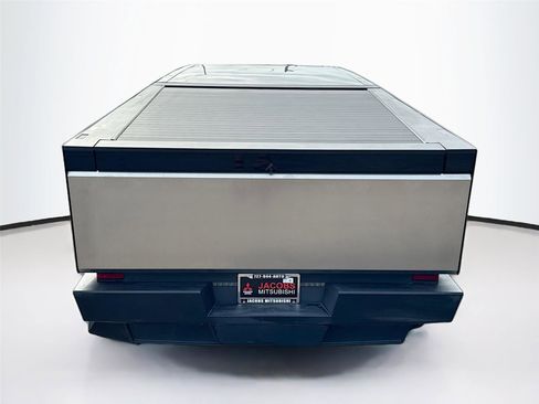 Used 2024 Tesla Cybertruck AWD Crew Cab image 4